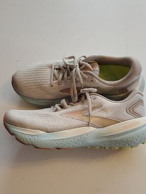 Brooks Women's Glyercin 21 Running Shoes Cream/beige/ Blue Size 9.5M.
